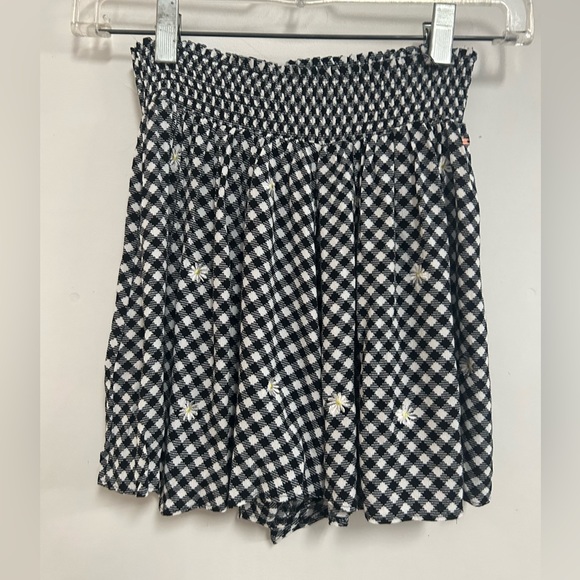 PINK Victoria’s Secret Gingham Daisy Smocked High Waisted Shorts - Picture 5 of 10